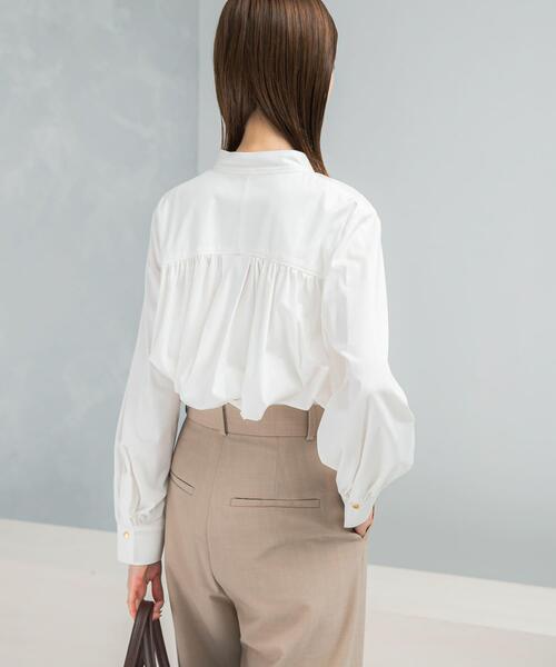 URBAN RESEARCH ROSSO WOMEN（アーバンリサーチ　ロッソ）の「『WEB限定』デザインボタンカットソーブラウス（シャツ/ブラウス・レディース・オフホワイト/ネイビー・FREE）」の4枚目の写真