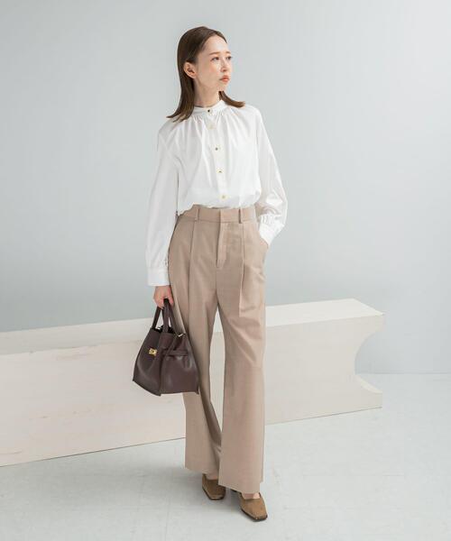 URBAN RESEARCH ROSSO WOMEN（アーバンリサーチ　ロッソ）の「『WEB限定』デザインボタンカットソーブラウス（シャツ/ブラウス・レディース・オフホワイト/ネイビー・FREE）」の5枚目の写真