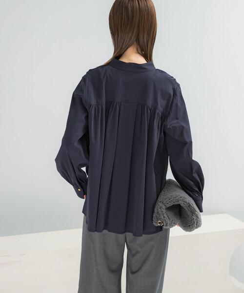 URBAN RESEARCH ROSSO WOMEN（アーバンリサーチ　ロッソ）の「『WEB限定』デザインボタンカットソーブラウス（シャツ/ブラウス・レディース・オフホワイト/ネイビー・FREE）」の8枚目の写真