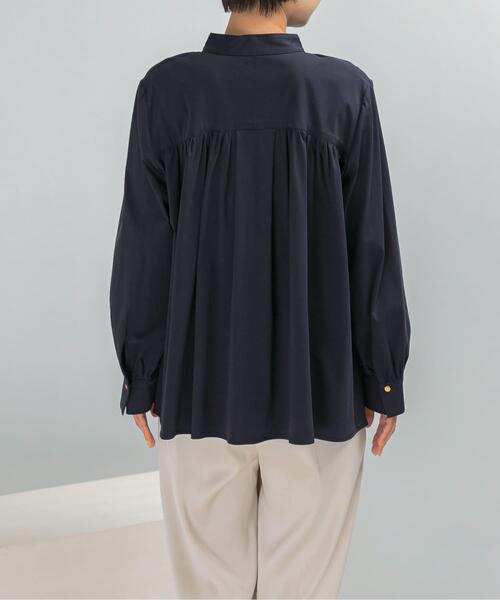 URBAN RESEARCH ROSSO WOMEN（アーバンリサーチ　ロッソ）の「『WEB限定』デザインボタンカットソーブラウス（シャツ/ブラウス・レディース・オフホワイト/ネイビー・FREE）」の15枚目の写真