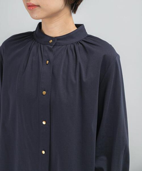 URBAN RESEARCH ROSSO WOMEN（アーバンリサーチ　ロッソ）の「『WEB限定』デザインボタンカットソーブラウス（シャツ/ブラウス・レディース・オフホワイト/ネイビー・FREE）」の16枚目の写真