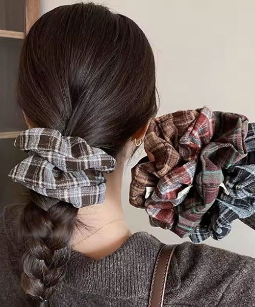 TONE SELECT GOODS（トーンセレクトグッズ）の「【urge select】チェック柄 シンプル シュシュ【6色展開】（シュシュ・レディース・ブラウン/バーガンディー/グリーン/ブラック/アッシュブラウン/レッドパープル・FREE）」の11枚目の写真