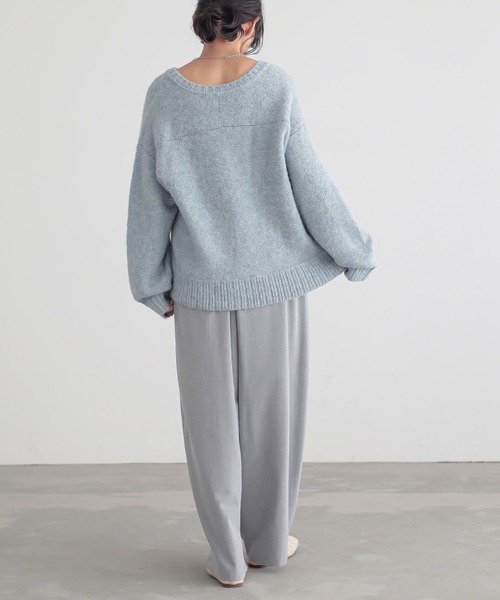 for/c(フォーシー)の「抜け感Vネックニットトップス【サスティナブル】(ニット/セーター・レディース・アイボリー/ブルー/グレー・LL/L/M)」の8枚目の写真