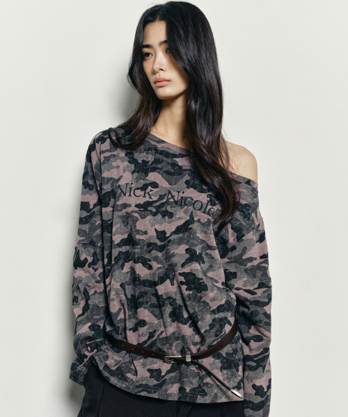 NICK&NICOLE(ニックアンドニコール)の「NICOLE ONE SHOULDER LAYERED CAMO LOGO LS TOP_CAMO(Tシャツ/カットソー・レディース・その他・FREE)」の2枚目の写真