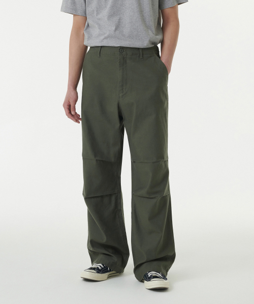 MUSINSA STANDARD（ムシンサスタンダード）の「ホワイトサテンパラシュートパンツ[カーキ]（その他パンツ・メンズ・その他・34/36/38/40/42/26/27/28/29/30/31/32/33）」の2枚目の写真