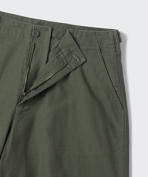 MUSINSA STANDARD（ムシンサスタンダード）の「ホワイトサテンパラシュートパンツ[カーキ]（その他パンツ・メンズ・その他・34/36/38/40/42/26/27/28/29/30/31/32/33）」の4枚目の写真