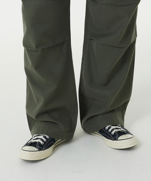 MUSINSA STANDARD（ムシンサスタンダード）の「ホワイトサテンパラシュートパンツ[カーキ]（その他パンツ・メンズ・その他・34/36/38/40/42/26/27/28/29/30/31/32/33）」の9枚目の写真