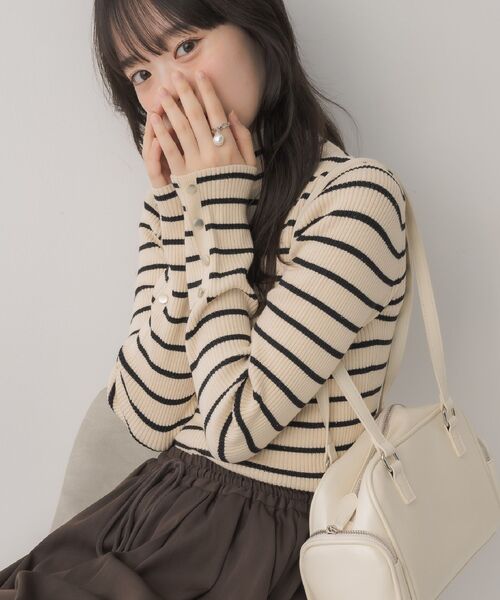 RETRO GIRL（レトロガール）の「【WEB限定カラー追加】スパンコールリブハイネックNT（ニット/セーター・レディース・ブラック/ブルー/チャコールグレー/ナチュラル/レッド/ホワイト系その他・FREE）」の2枚目の写真