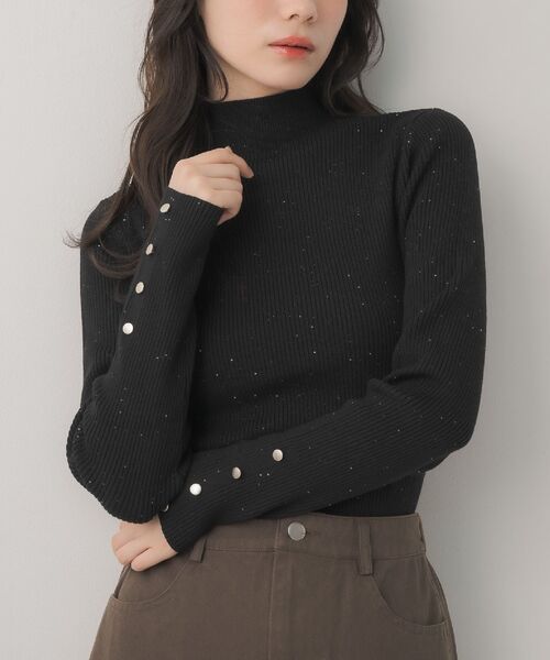 RETRO GIRL（レトロガール）の「【WEB限定カラー追加】スパンコールリブハイネックNT（ニット/セーター・レディース・ブラック/ブルー/チャコールグレー/ナチュラル/レッド/ホワイト系その他・FREE）」の3枚目の写真