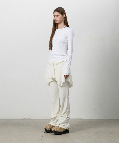 THREE TO EIGHTY（スリートゥエイティー）の「PIN-TUCK BOOTCUT SKIRT PANTS IVORY（その他パンツ・レディース・その他・FREE）」の2枚目の写真