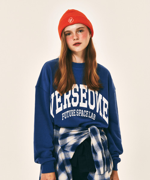 VERSE ONE(バースワン)の「ARCH LOGO CREWNECK SWEATSHIRTS INDIGO BLUE(スウェット・レディース・その他・LARGE/MEDIUM/SMALL)」の4枚目の写真