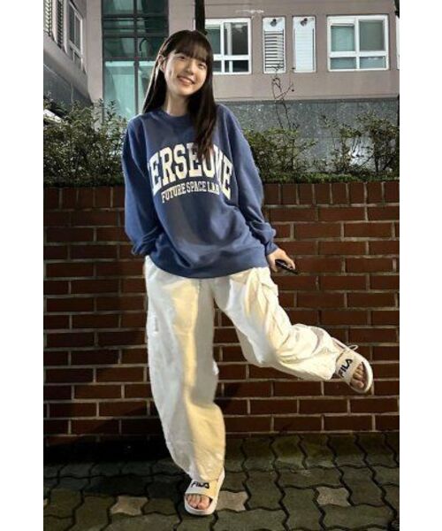 VERSE ONE(バースワン)の「ARCH LOGO CREWNECK SWEATSHIRTS INDIGO BLUE(スウェット・レディース・その他・LARGE/MEDIUM/SMALL)」の8枚目の写真