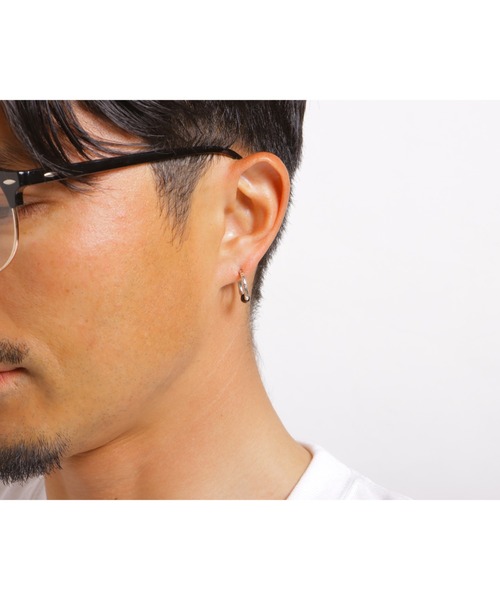 VIVIFY(ビビファイ)の「シルバー925/ボディピアス/橋(繋がり)、雨(恵み)/TOKYO-TOMINZOKU/約13~12ゲージ(ピアス(片耳用)・メンズ・シルバー×オニキス・FREE)」の2枚目の写真