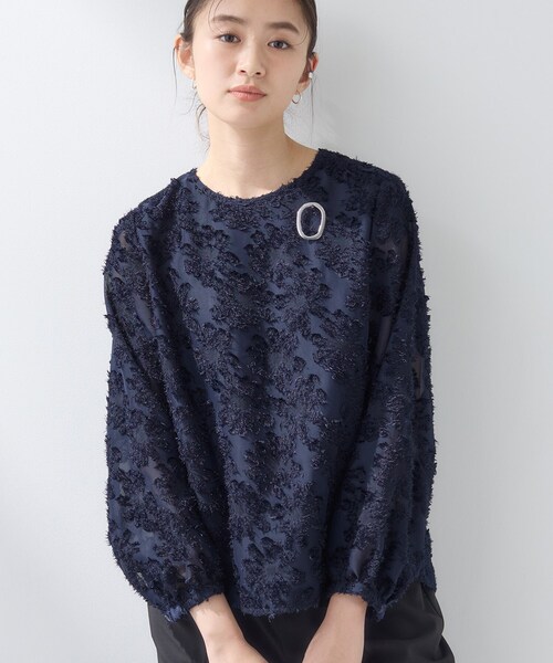 INDIVI(インディヴィ)の「【華やか/大人シアー/セレモニー】カットフリンジブラウス(シャツ/ブラウス・レディース・ホワイト/ネイビー・05/15 /13/19/38/34)」の1枚目の写真