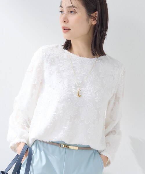 INDIVI(インディヴィ)の「【華やか/大人シアー/セレモニー】カットフリンジブラウス(シャツ/ブラウス・レディース・ホワイト/ネイビー・05/15 /13/19/38/34)」の4枚目の写真