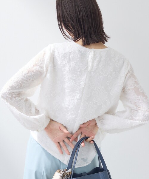 INDIVI(インディヴィ)の「【華やか/大人シアー/セレモニー】カットフリンジブラウス(シャツ/ブラウス・レディース・ホワイト/ネイビー・05/15 /13/19/38/34)」の5枚目の写真