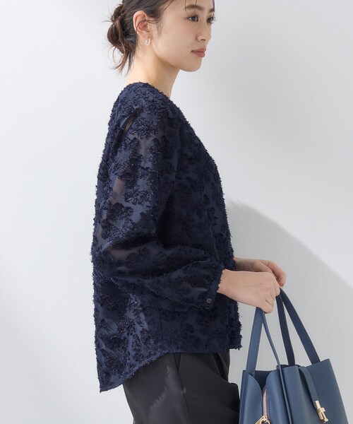 INDIVI(インディヴィ)の「【華やか/大人シアー/セレモニー】カットフリンジブラウス(シャツ/ブラウス・レディース・ホワイト/ネイビー・05/15 /13/19/38/34)」の8枚目の写真