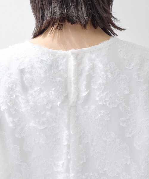 INDIVI(インディヴィ)の「【華やか/大人シアー/セレモニー】カットフリンジブラウス(シャツ/ブラウス・レディース・ホワイト/ネイビー・05/15 /13/19/38/34)」の16枚目の写真