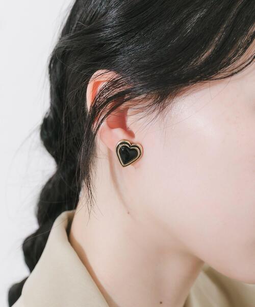 SMELLY(スメリー)の「ヴィンテージライクハートイヤリング(イヤリング・レディース・ブラック系その他・-)」の2枚目の写真
