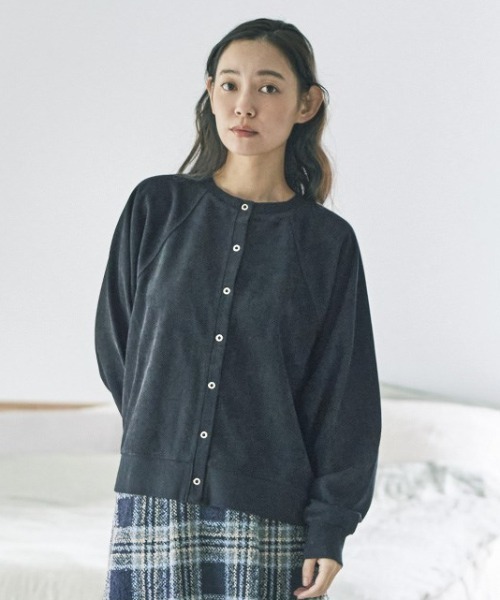 and myera(アンド マイラ)の「and myera スナップカーディガン(カーディガン/ボレロ・レディース・アイボリー/ブラック・L/M/LL)」の1枚目の写真