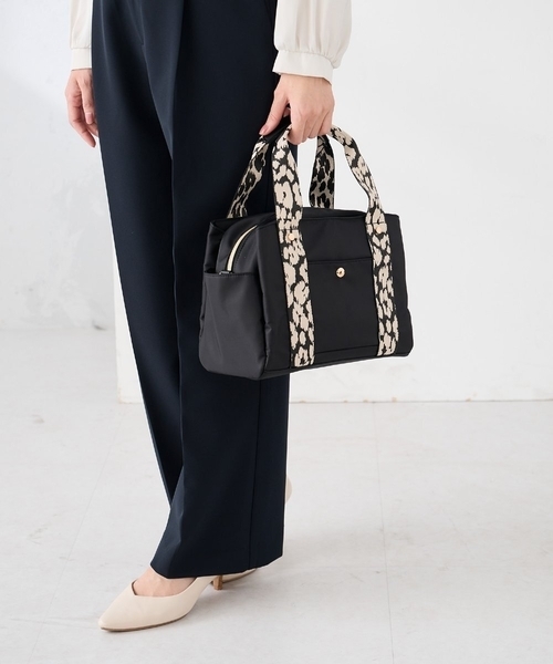 a.v.v（アーヴェヴェ）の「【2WAY】10ポケットバッグ（ショルダーバッグ・レディース・ブラウン/ベージュ/ブラック・38）」の4枚目の写真