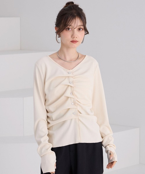 Elishe(エリシェ)の「フロントタックボタントップス(Tシャツ/カットソー・レディース・アイボリー/ブラック・FREE)」の3枚目の写真