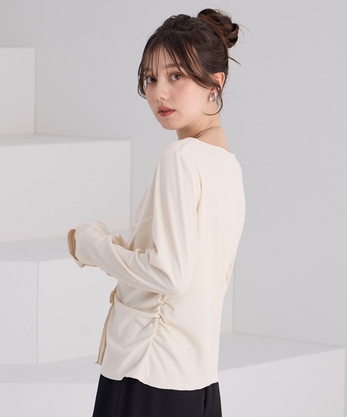 Elishe(エリシェ)の「フロントタックボタントップス(Tシャツ/カットソー・レディース・アイボリー/ブラック・FREE)」の4枚目の写真