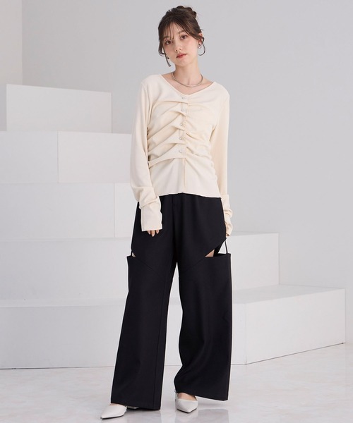 Elishe(エリシェ)の「フロントタックボタントップス(Tシャツ/カットソー・レディース・アイボリー/ブラック・FREE)」の6枚目の写真