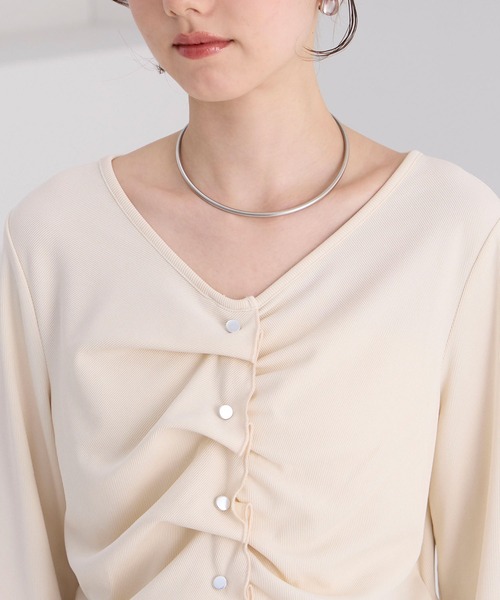 Elishe(エリシェ)の「フロントタックボタントップス(Tシャツ/カットソー・レディース・アイボリー/ブラック・FREE)」の8枚目の写真