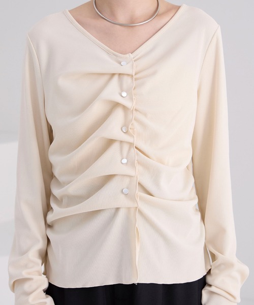 Elishe(エリシェ)の「フロントタックボタントップス(Tシャツ/カットソー・レディース・アイボリー/ブラック・FREE)」の9枚目の写真