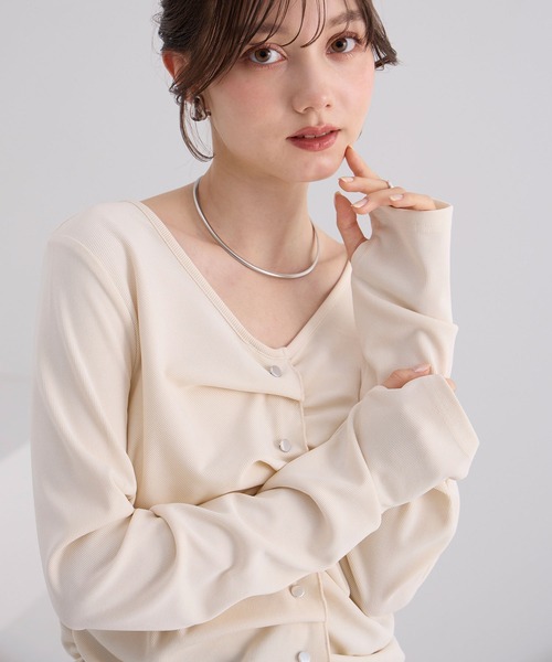 Elishe(エリシェ)の「フロントタックボタントップス(Tシャツ/カットソー・レディース・アイボリー/ブラック・FREE)」の11枚目の写真