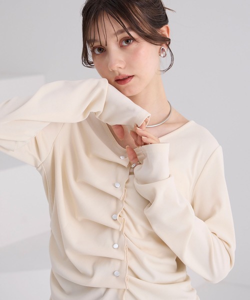 Elishe(エリシェ)の「フロントタックボタントップス(Tシャツ/カットソー・レディース・アイボリー/ブラック・FREE)」の13枚目の写真