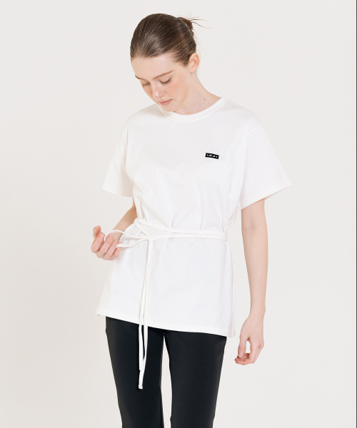 INJIACTIVE(インジアクティブ)の「スモールロゴオーバーストラップTシャツ ホワイト(Tシャツ/カットソー・レディース・その他・ONE SIZE)」の2枚目の写真