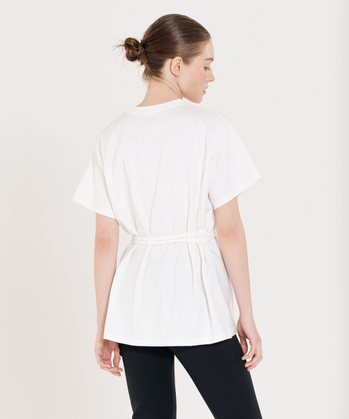 INJIACTIVE(インジアクティブ)の「スモールロゴオーバーストラップTシャツ ホワイト(Tシャツ/カットソー・レディース・その他・ONE SIZE)」の4枚目の写真