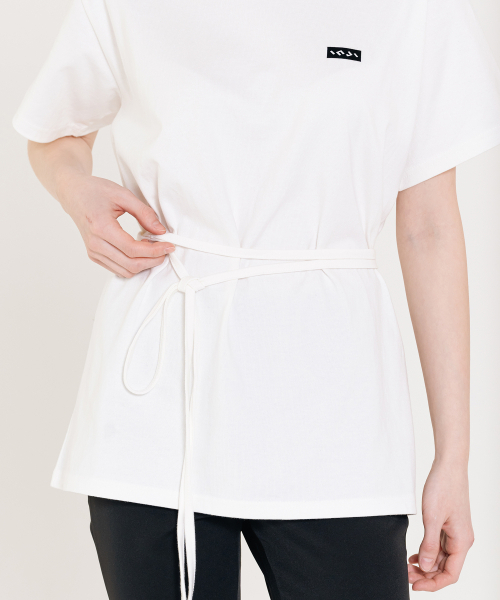 INJIACTIVE(インジアクティブ)の「スモールロゴオーバーストラップTシャツ ホワイト(Tシャツ/カットソー・レディース・その他・ONE SIZE)」の5枚目の写真