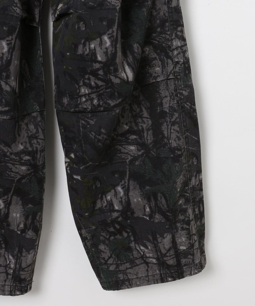 BAYFLOW（ベイフロー）の「リーフカモ柄パラシュートパンツ（その他パンツ・メンズ・ベージュ/ブラック・LARGE/MEDIUM）」の7枚目の写真