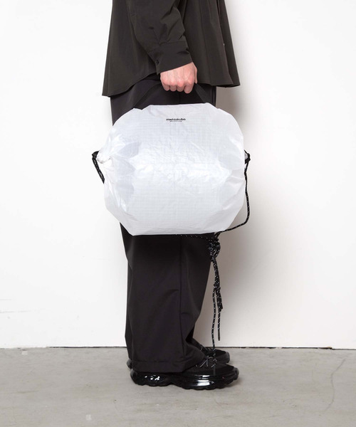yoshiokubo(ヨシオクボ)の「yoshiokubo ヨシオクボ / STUPA BAG L ストゥーパショルダーバッグ / YKGD02(ショルダーバッグ・メンズ・イエロー/ブラック/ホワイト・FREE)」の2枚目の写真