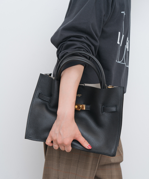 Spick & Span（スピックアンドスパン）の「《追加2》VIOLAd’ORO / ヴィオラドーロ イタリアンWフェイスレザートートバッグM（トートバッグ・レディース・ブラック/グレー・FREE）」の2枚目の写真