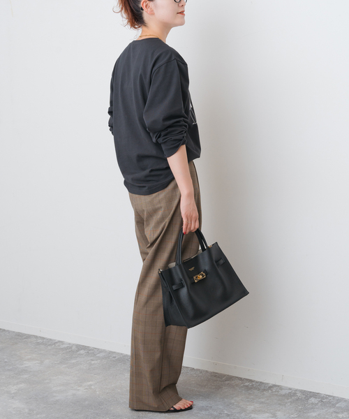 Spick & Span（スピックアンドスパン）の「《追加2》VIOLAd’ORO / ヴィオラドーロ イタリアンWフェイスレザートートバッグM（トートバッグ・レディース・ブラック/グレー・FREE）」の4枚目の写真