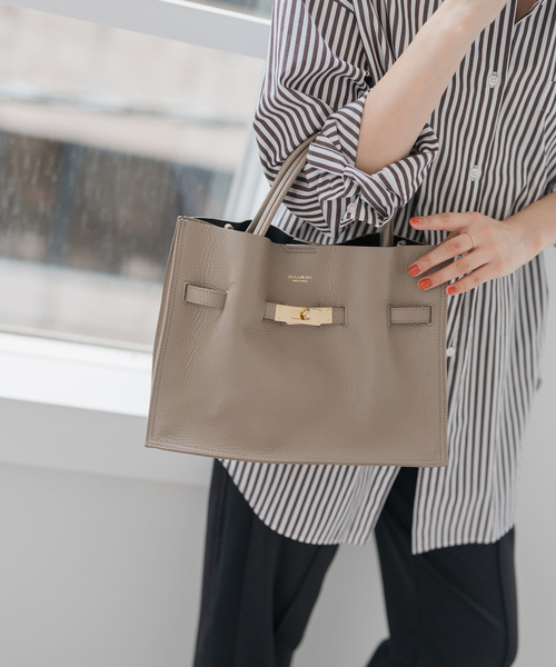 Spick & Span（スピックアンドスパン）の「《追加2》VIOLAd’ORO / ヴィオラドーロ イタリアンWフェイスレザートートバッグM（トートバッグ・レディース・ブラック/グレー・FREE）」の6枚目の写真