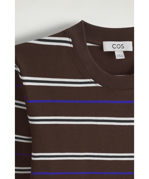 COS(コス)の「クリーンカットの長袖Tシャツ(Tシャツ/カットソー・レディース・レッド系その他/ネイビー/パープル/ブラウン系その他・L/XL/XS/S/M)」の11枚目の写真