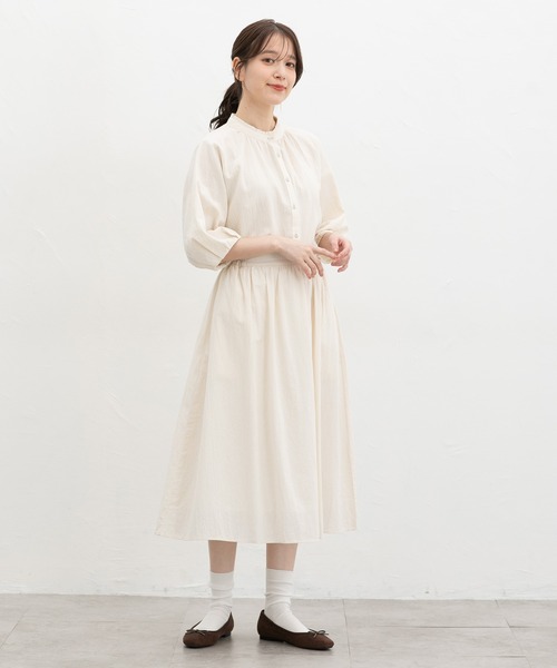 Honeys(ハニーズ)の「6分袖フリル衿ブラウス(シャツ/ブラウス・レディース・スモーキーグリーン系/アイボリー/スミクロ/ネイビー系1/ホワイト系その他・M/LL/L)」の7枚目の写真