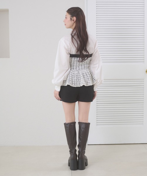 Ambre Neige(アンブルネージュ)の「knit bustier & volume shirt set / ニットビスチェ&ボリュームシャツセット(アンサンブル・レディース・チャコールグレー/アイボリー・FREE)」の11枚目の写真