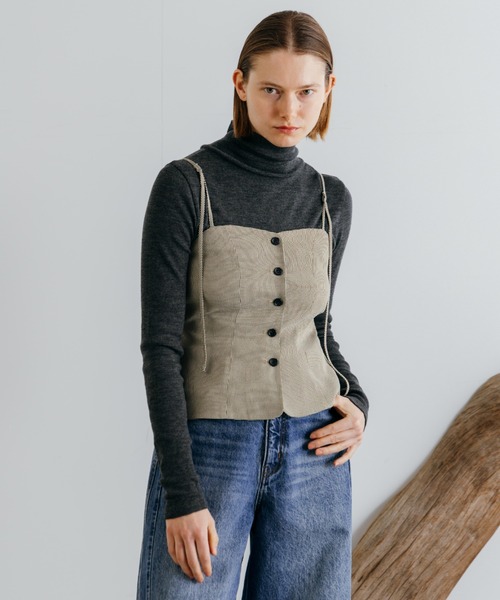 CREDONA(クレドナ)の「HENRY HIGH NECK TOPS/ヘンリーハイネックトップス(Tシャツ/カットソー・レディース・レッド/ホワイト/ブラック/チャコールグレー/ブラウン・FREE)」の3枚目の写真