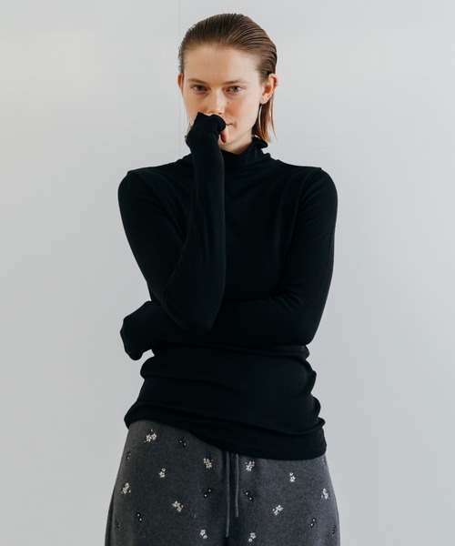 CREDONA(クレドナ)の「HENRY HIGH NECK TOPS/ヘンリーハイネックトップス(Tシャツ/カットソー・レディース・レッド/ホワイト/ブラック/チャコールグレー/ブラウン・FREE)」の10枚目の写真