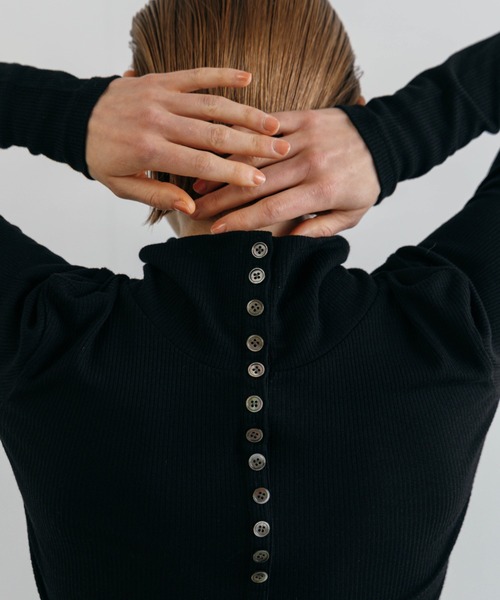 CREDONA(クレドナ)の「HENRY HIGH NECK TOPS/ヘンリーハイネックトップス(Tシャツ/カットソー・レディース・レッド/ホワイト/ブラック/チャコールグレー/ブラウン・FREE)」の12枚目の写真