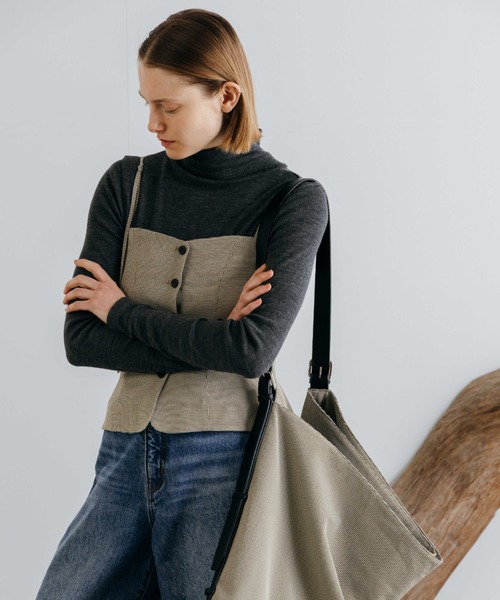 CREDONA(クレドナ)の「HENRY HIGH NECK TOPS/ヘンリーハイネックトップス(Tシャツ/カットソー・レディース・レッド/ホワイト/ブラック/チャコールグレー/ブラウン・FREE)」の17枚目の写真