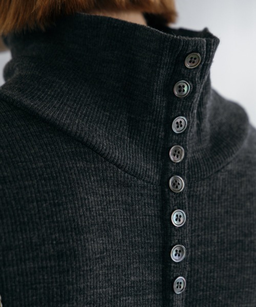 CREDONA(クレドナ)の「HENRY HIGH NECK TOPS/ヘンリーハイネックトップス(Tシャツ/カットソー・レディース・レッド/ホワイト/ブラック/チャコールグレー/ブラウン・FREE)」の20枚目の写真