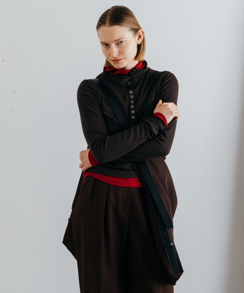 CREDONA(クレドナ)の「HENRY HIGH NECK TOPS/ヘンリーハイネックトップス(Tシャツ/カットソー・レディース・レッド/ホワイト/ブラック/チャコールグレー/ブラウン・FREE)」の22枚目の写真