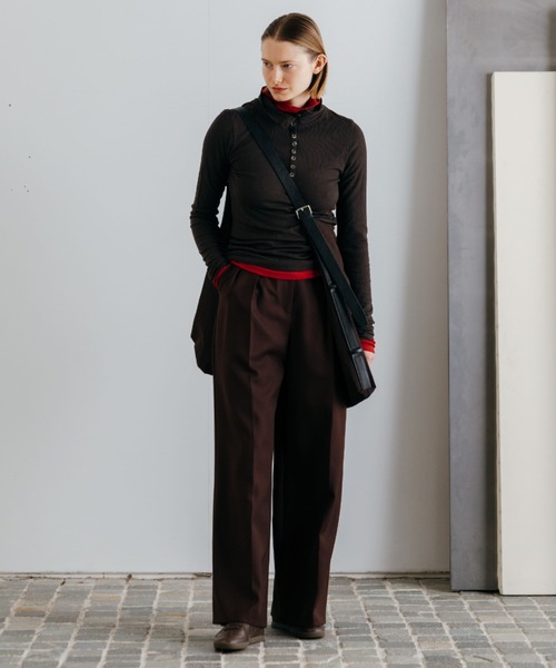 CREDONA(クレドナ)の「HENRY HIGH NECK TOPS/ヘンリーハイネックトップス(Tシャツ/カットソー・レディース・レッド/ホワイト/ブラック/チャコールグレー/ブラウン・FREE)」の6枚目の写真